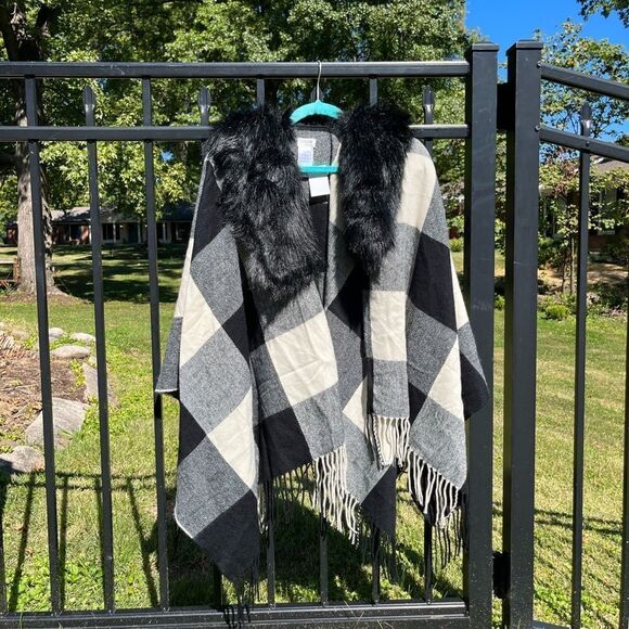 J Crew Faux-fur Plaid Cape NWT - Picture 4 of 11
